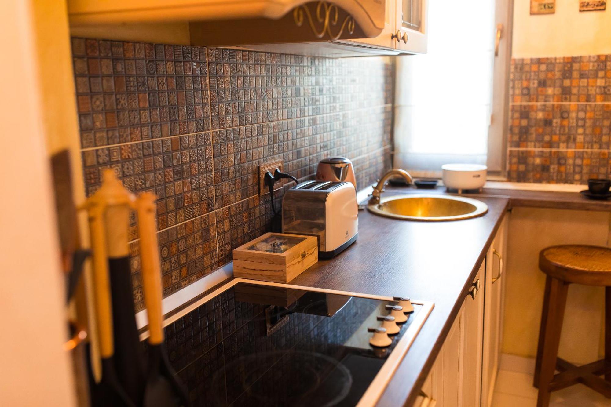 Hidden Gem Antique Apt With Stunning City Views Bukarest Exteriör bild