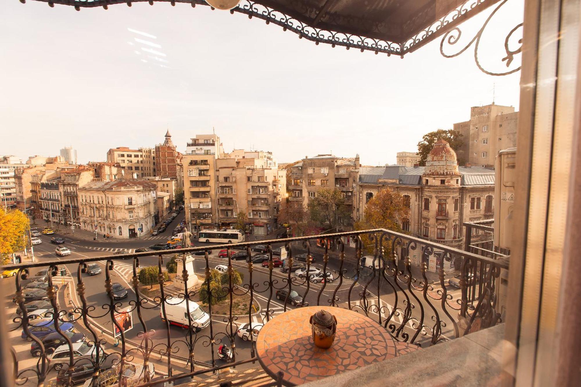 Hidden Gem Antique Apt With Stunning City Views Bukarest Exteriör bild