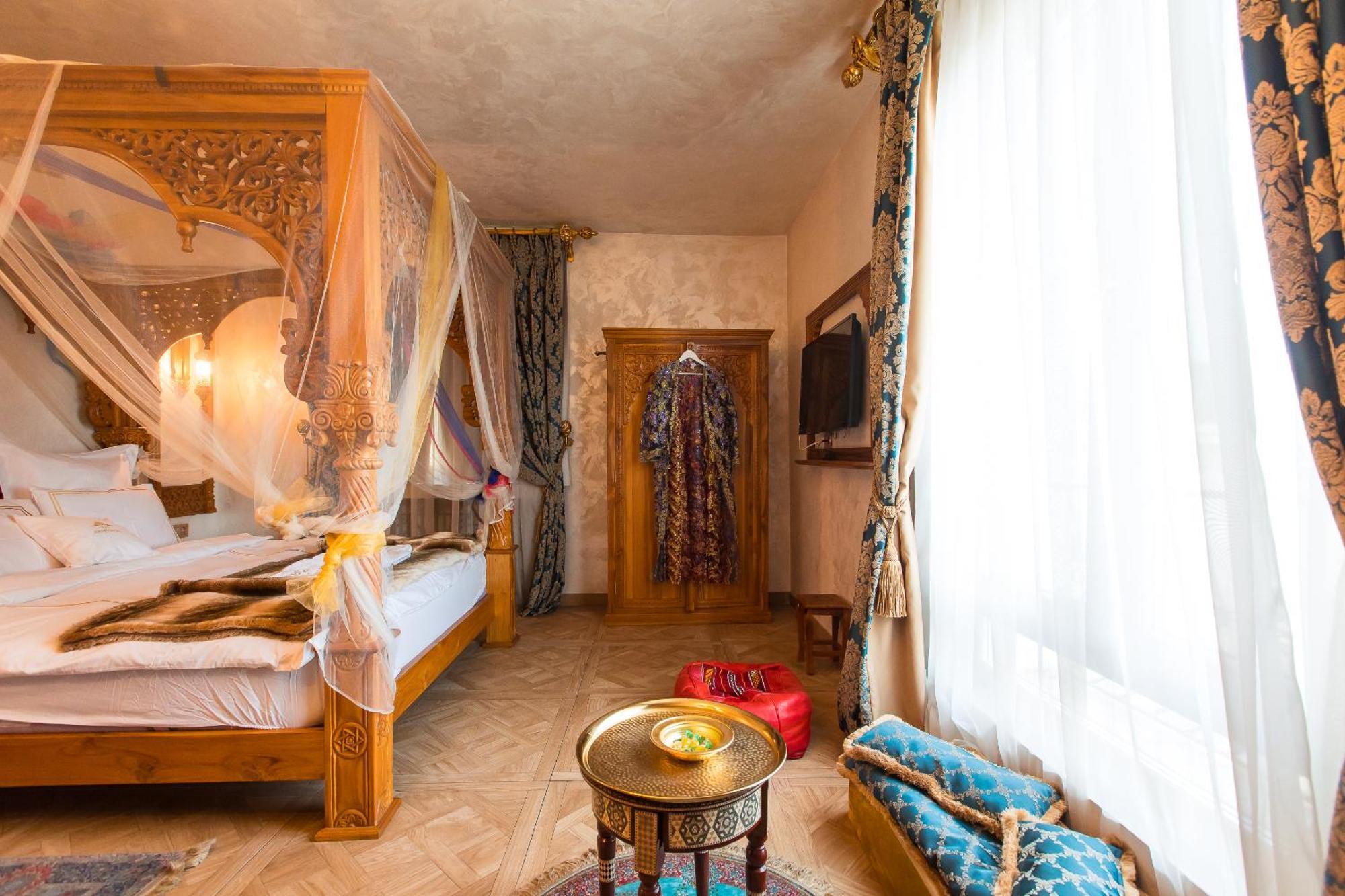 Hidden Gem Antique Apt With Stunning City Views Bukarest Exteriör bild